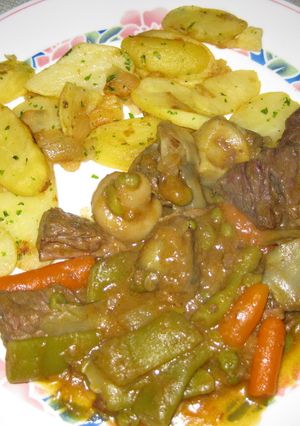 Una foto de Carne guisada con menestra