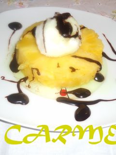 Una foto de Piña con sorbete de limón