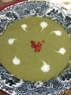 Una foto de Sopa crema de grelos y coliflor