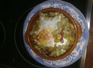 Una foto de Habitas baby con jamón y su huevo