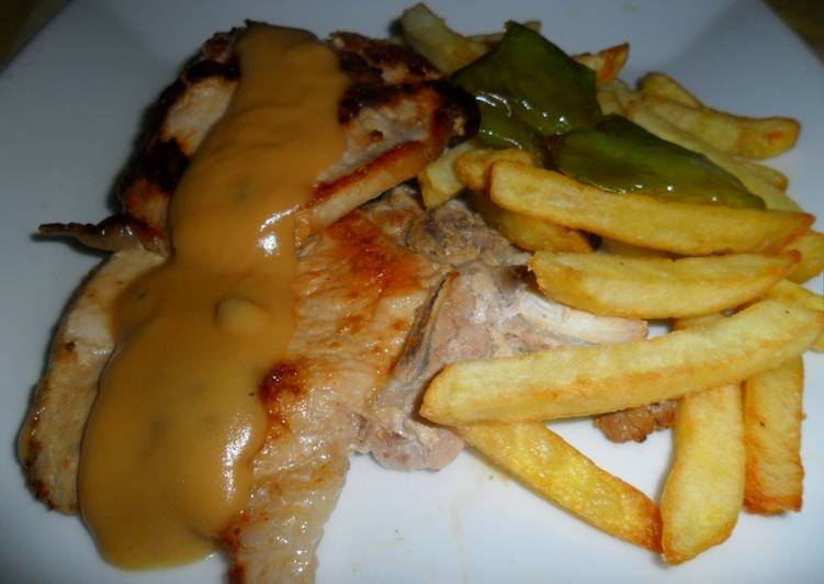 Chuletas de cerdo con salsa de pimienta verde