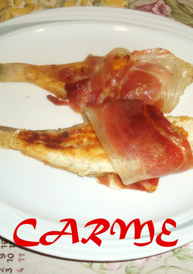 Una foto de Lenguados con crujiente de jamón