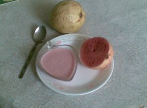 Una foto de Postre de guayabas dulces