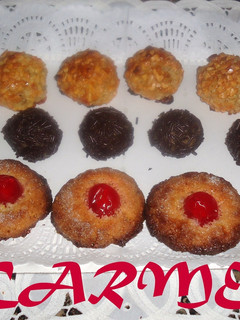 Una foto de Panellets de avellana variados