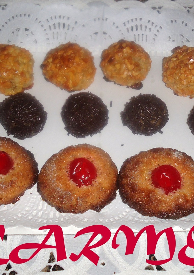 Una foto de Panellets de avellana variados
