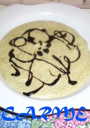 Una foto de Crema de broquil y alubias