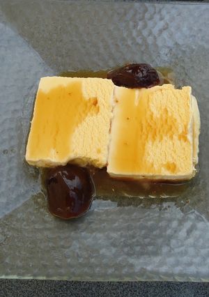 Una foto de Helado biscuit con salsa de higos
