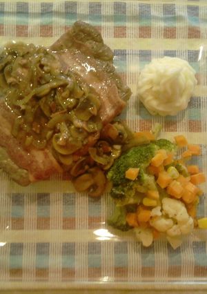 Una foto de Filete Mignon con Gravy de Champiñones
