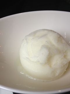Una foto de Helado de naranja y limón a la crema