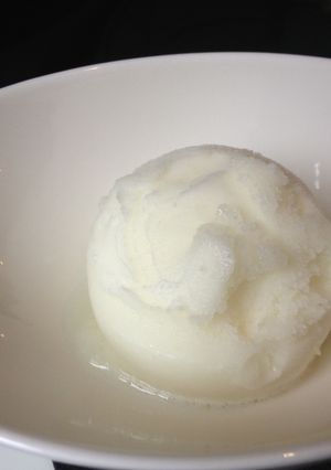 Una foto de Helado de naranja y limón a la crema