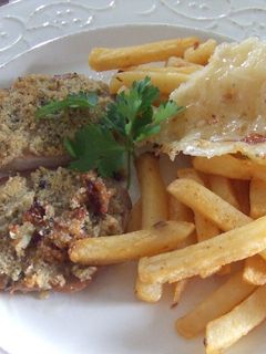Una foto de Chuletitas de cerdo con crujiente de queso