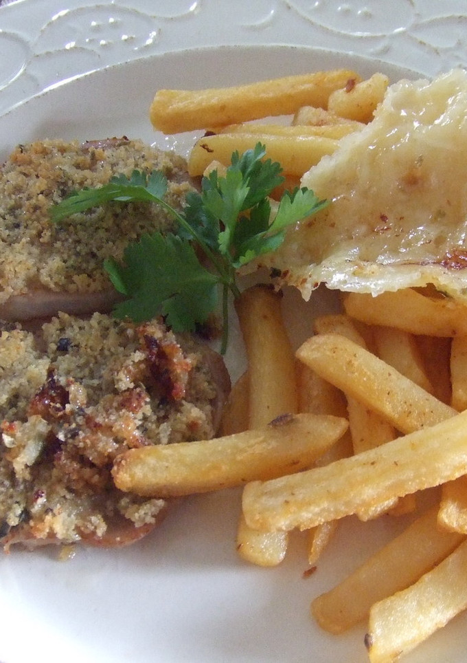 Una foto de Chuletitas de cerdo con crujiente de queso