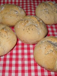 Una foto de Panecillos con semillas de amapola
