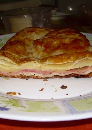Una foto de Paquetitos hojaldrados con jamón y queso