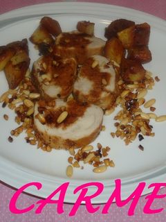 Una foto de Solomillo asado con sésamo y frutos secos