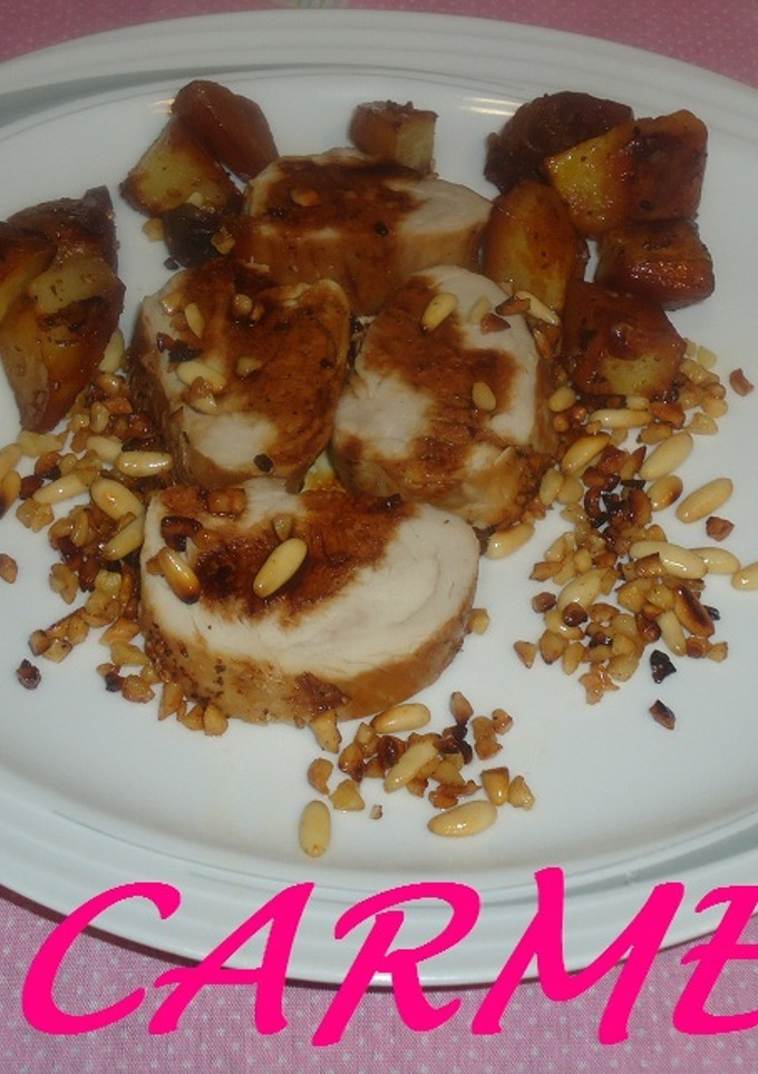 Una foto de Solomillo asado con sésamo y frutos secos