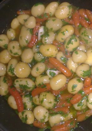 Una foto de Salteado de patatas y zanahorias