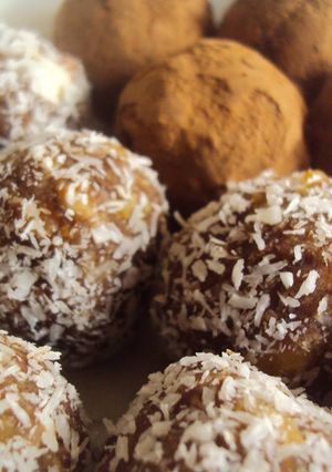 Una foto de Bombones de leche, chocolate y nuez