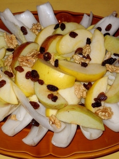 Una foto de Ensalada de endivias con manzanas y Tzatziki
