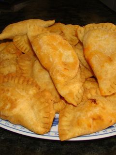 Una foto de Empanadillas con resto de carne de cocido