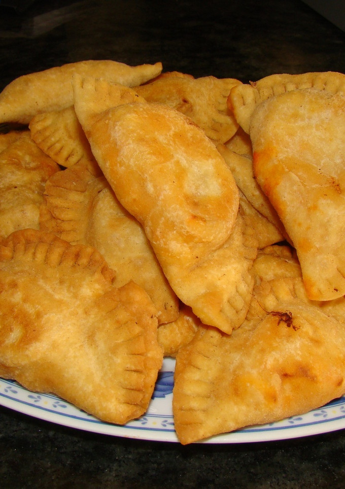 Una foto de Empanadillas con resto de carne de cocido