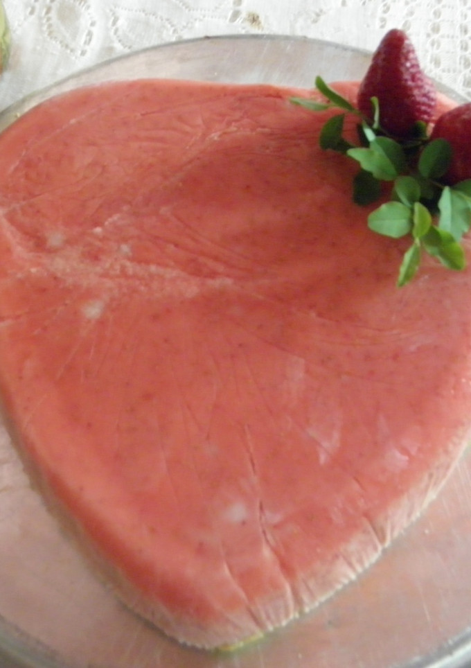 Una foto de Torta helada de frutillas