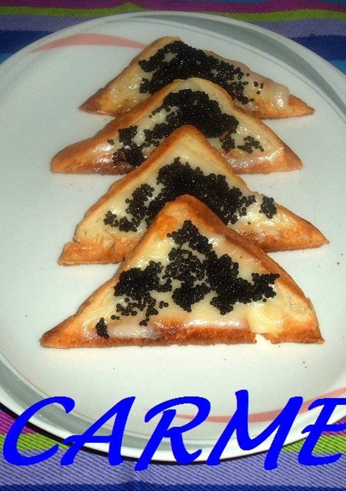 Una foto de Canapés de mozzarella y caviar