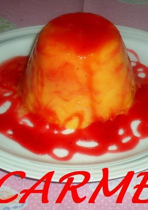 Una foto de Molde de melocotón con sirope de fresa