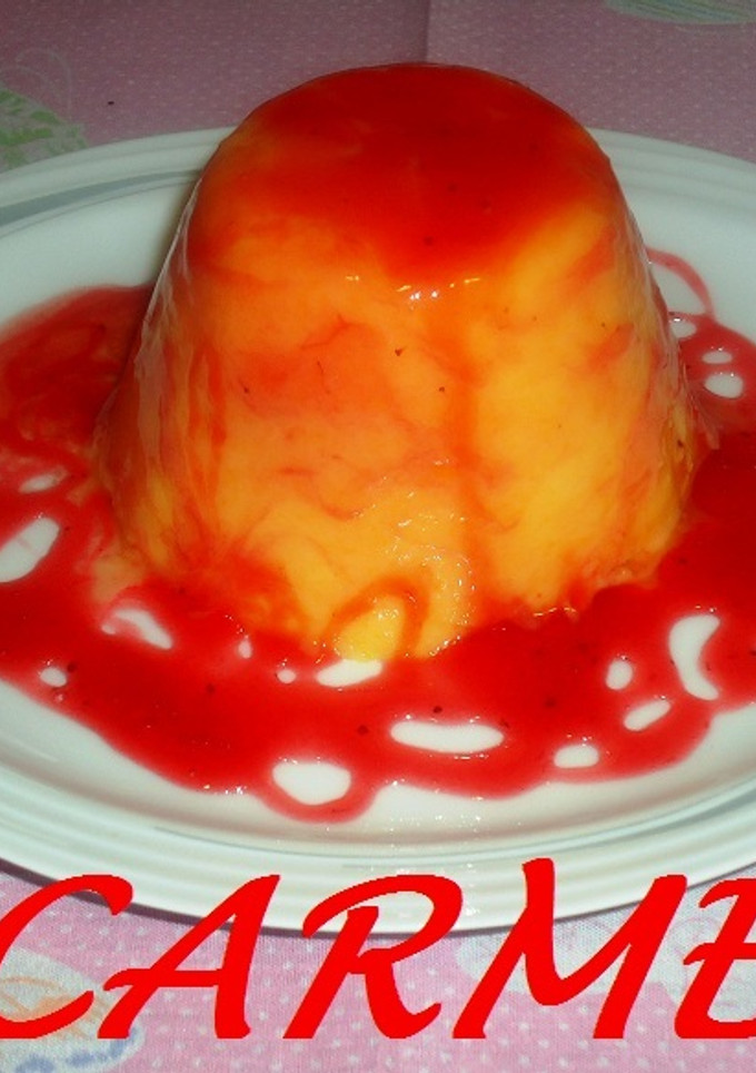 Una foto de Molde de melocotón con sirope de fresa