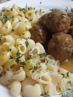 Una foto de Albóndigas glaseadas con pasta