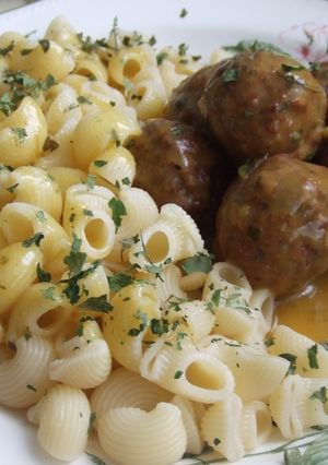 Una foto de Albóndigas glaseadas con pasta
