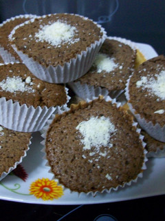 Una foto de Madalenas de chocolate negro y blanco
