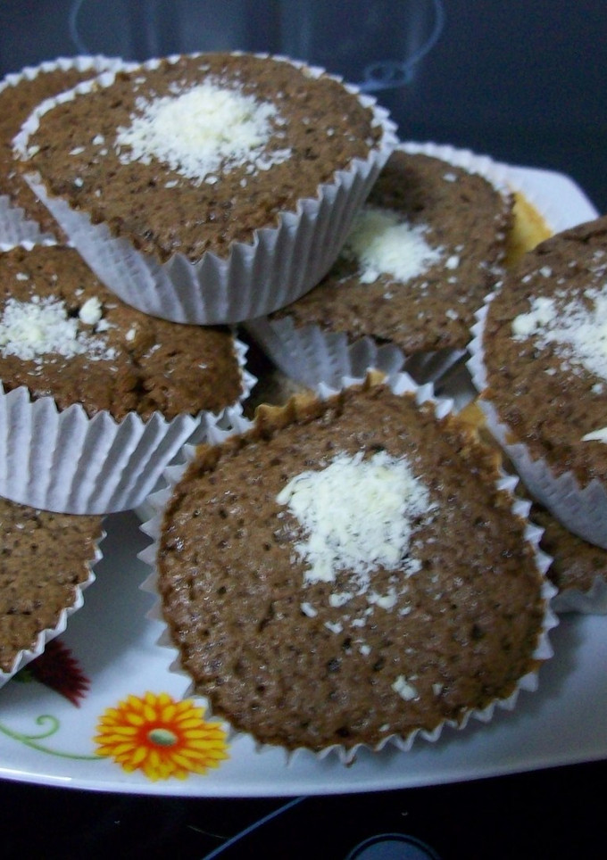 Una foto de Madalenas de chocolate negro y blanco