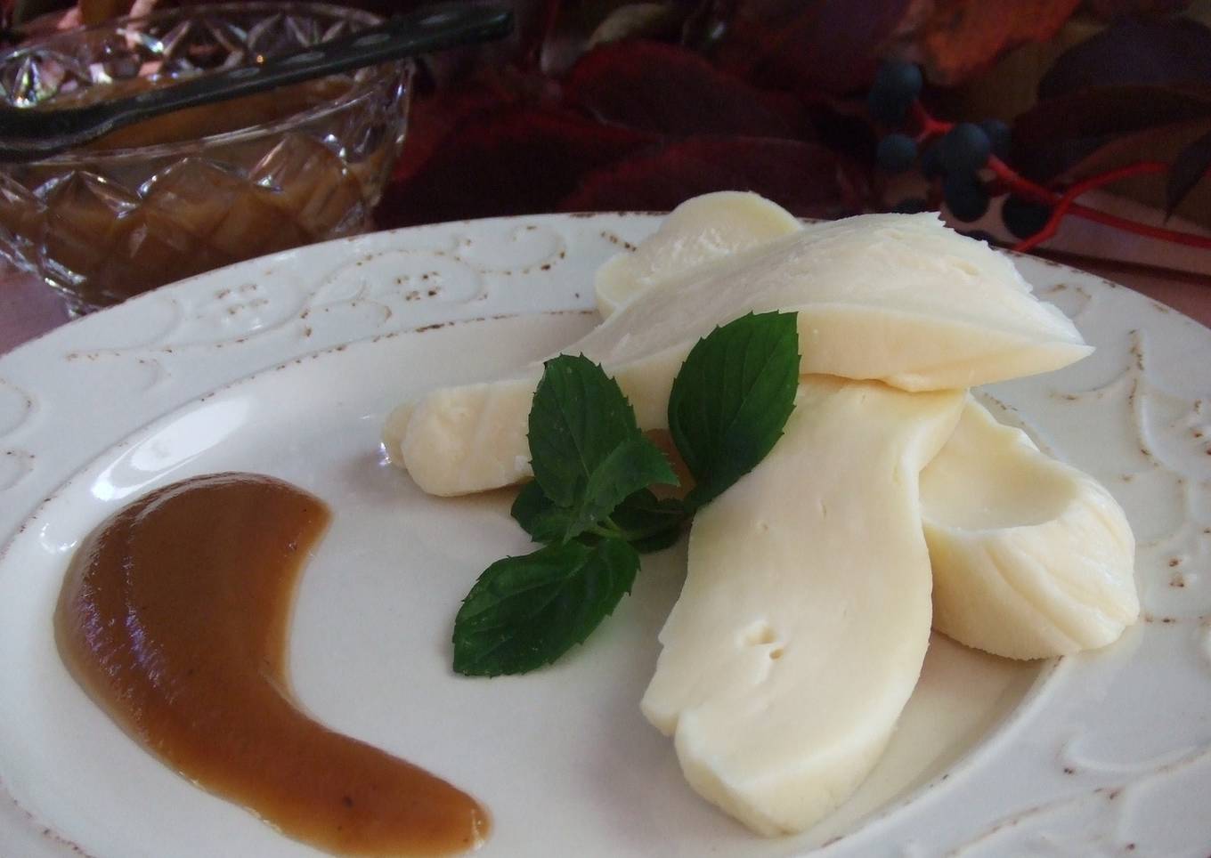  Confitura de rebozuelos (Cantharellus) con queso tetilla gallego<br />