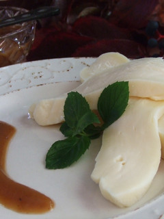 Una foto de Confitura de rebozuelos (Cantharellus) con queso tetilla gallego