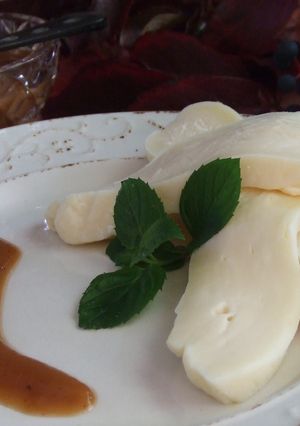 Una foto de Confitura de rebozuelos (Cantharellus) con queso tetilla gallego