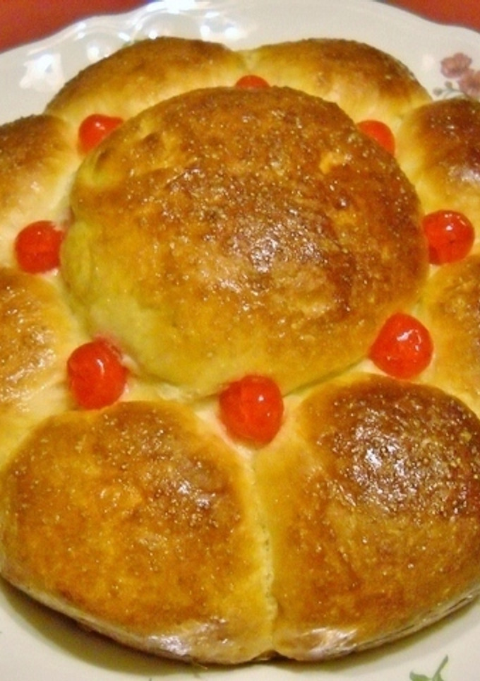Una foto de Brioche portugués con arándanos
