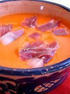 Una foto de Gazpacho de pimientos con jamón