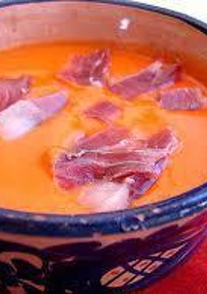 Una foto de Gazpacho de pimientos con jamón