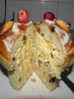 Una foto de Pan dulce navideño relleno con helado