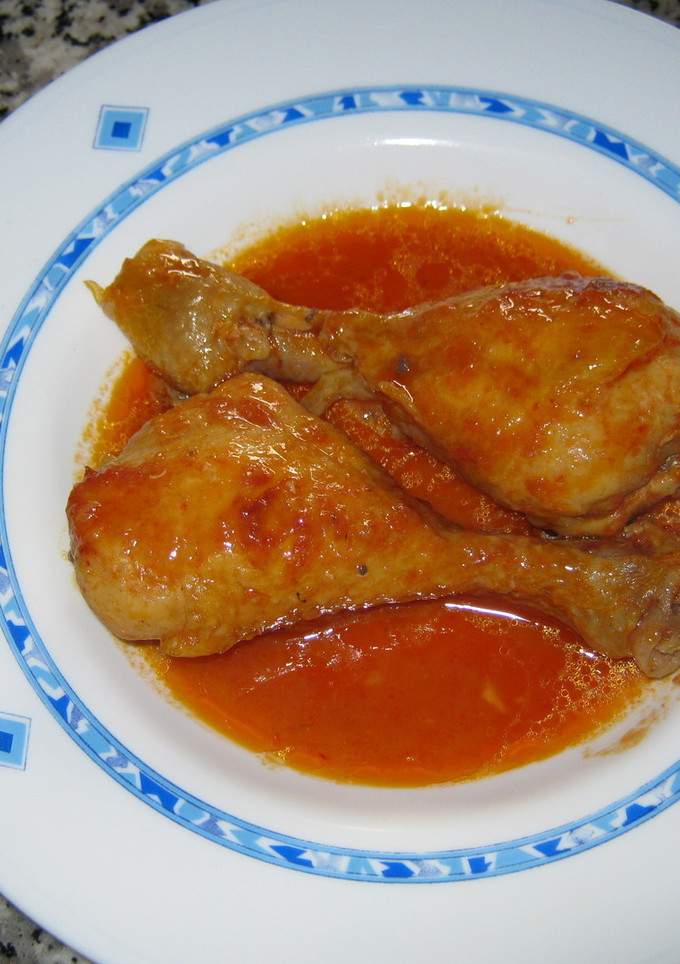 Una foto de Pollo con tomate a mi manera