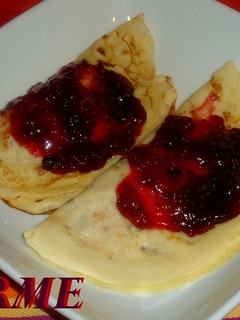 Una foto de Crêpes de queso fresco y mermelada
