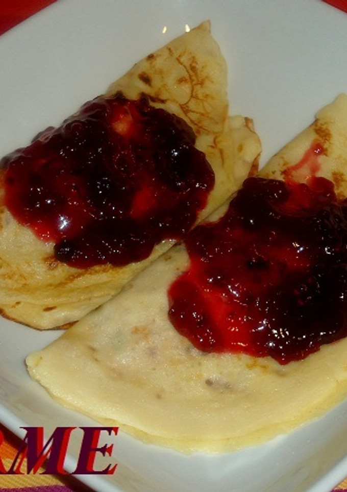 Una foto de Crêpes de queso fresco y mermelada