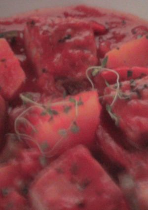 Una foto de Atún con tomate 