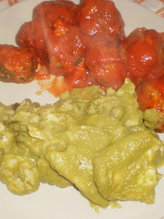 Una foto de Filetes de merluza en salsa verde de guisantes (microondas)