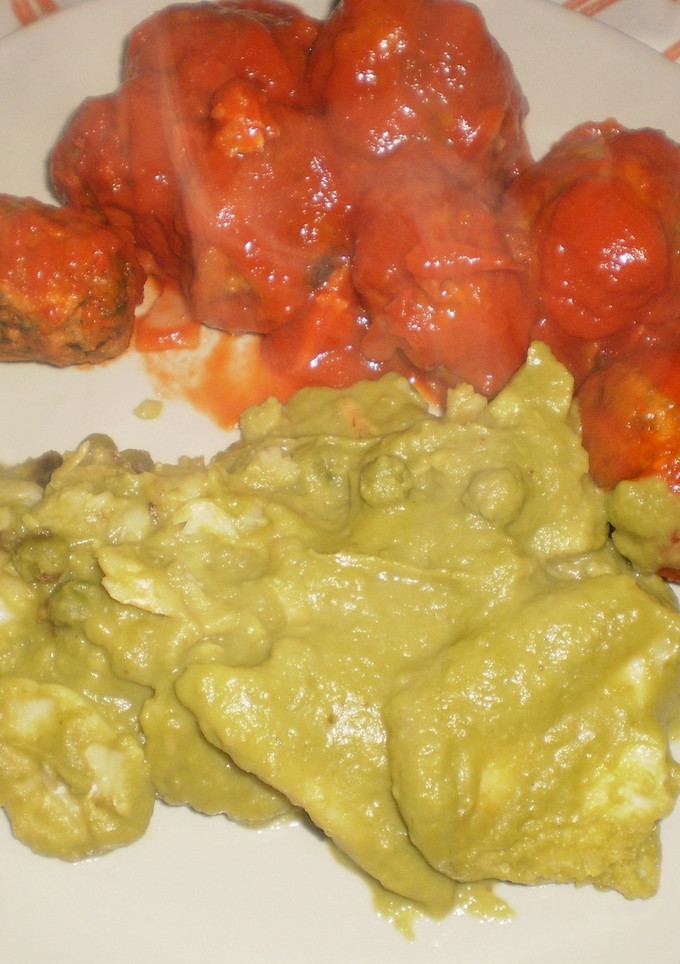 Una foto de Filetes de merluza en salsa verde de guisantes (microondas)