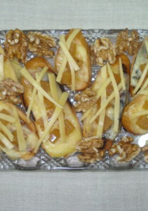 Una foto de Tostas de queso con nueces