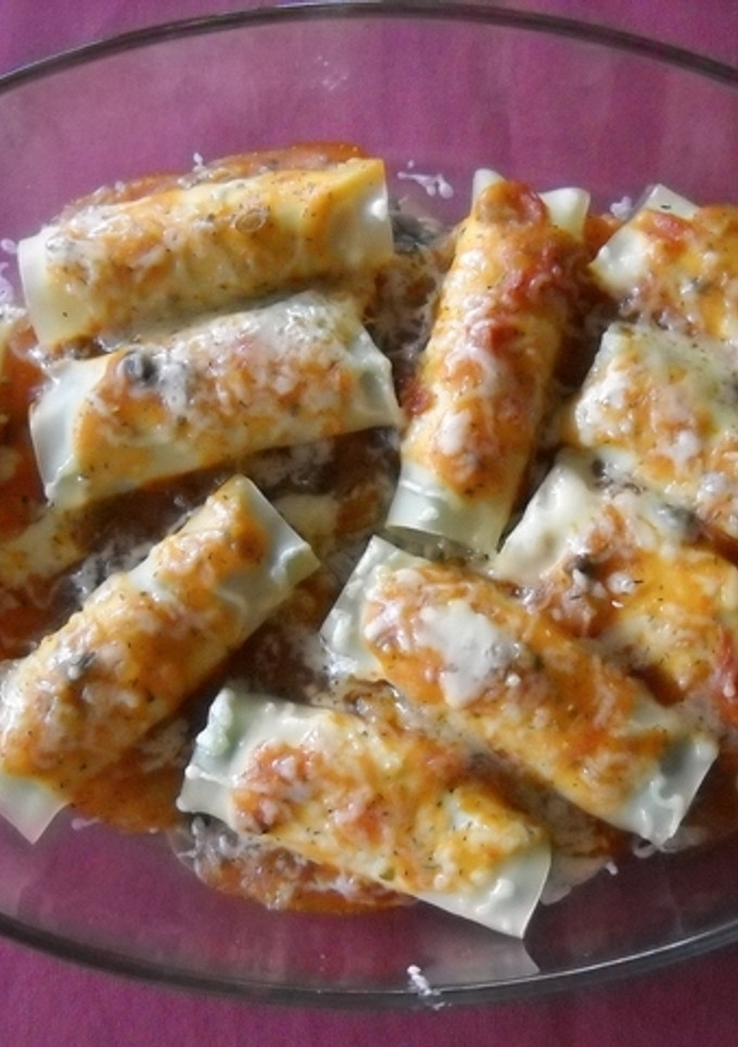 Una foto de Canelones de salmón con salsa de alcaparras