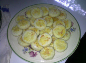 Una foto de Scones con queso rallado