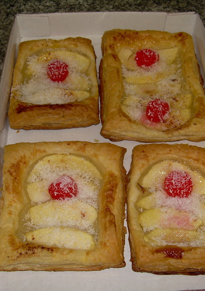 Una foto de Tarta de manzana bañada en coco rallado